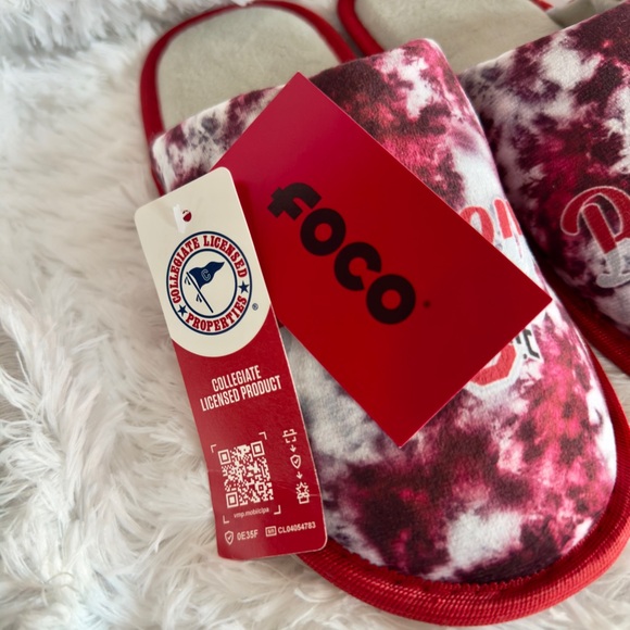 Ohio State Women’s 9-10 L NCAA Slippers NWT - Picture 3 of 7